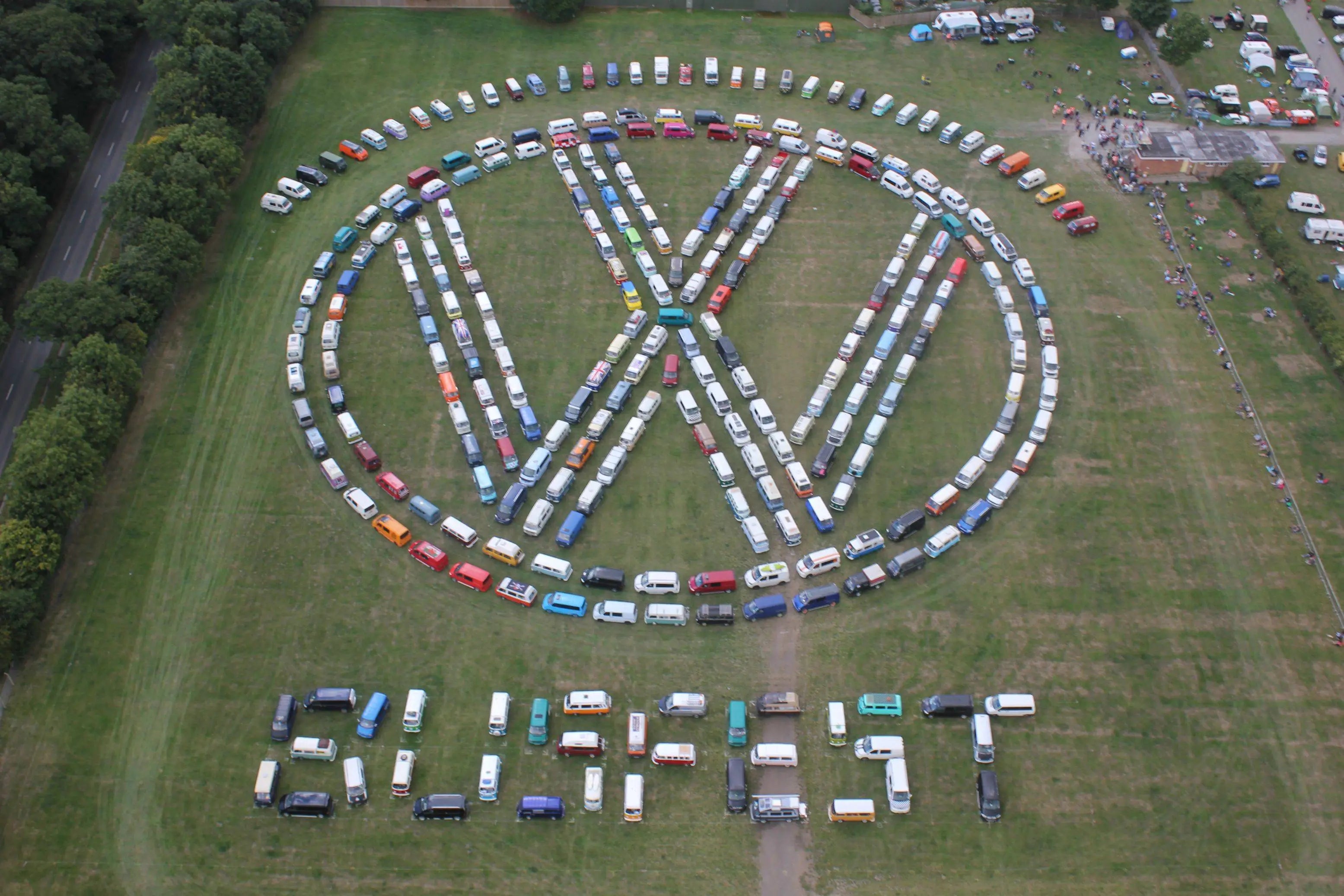 Busfest 2026: Das größte VW-Bus-Festival der Welt (11.–13. September, Malvern)