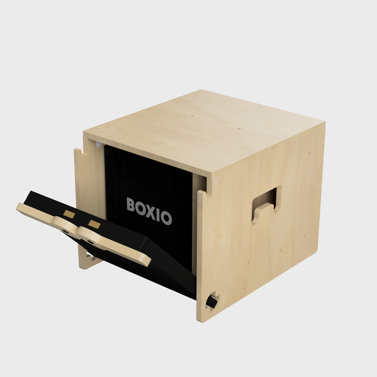 Holzkiste mit einer schwarzen Schublade, die teilweise geöffnet ist. Auf der Schublade steht das Logo "BOXIO".