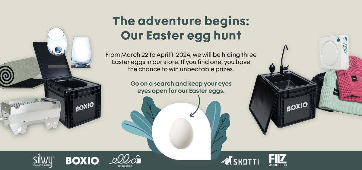 Easter Egg Hunt-Ankündigung mit Produkten wie Gläsern, einem Kühler, Hüten und einem versteckten Osterei.