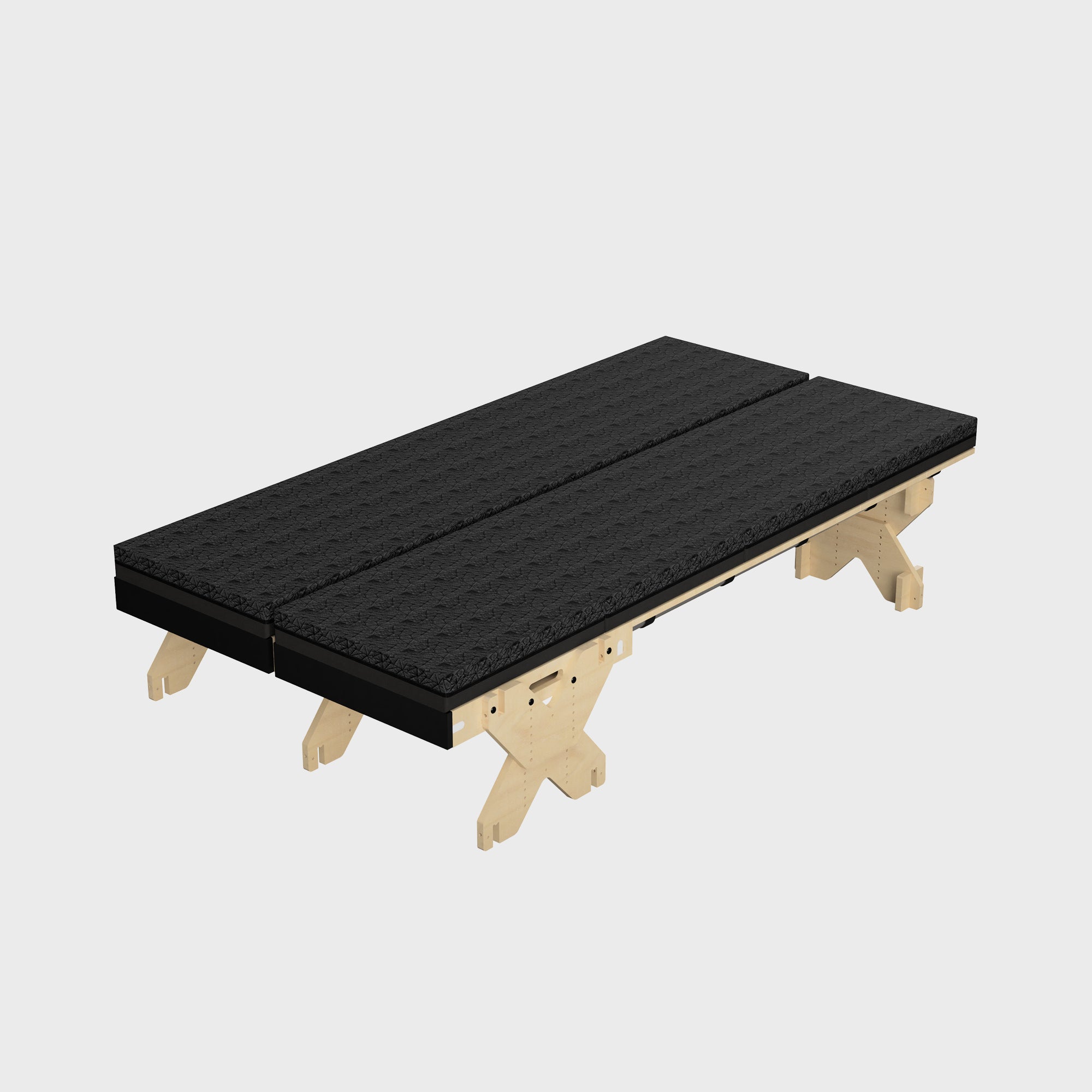 Schwarze, gepolsterte Liegefläche auf einem stabilen Holzgestell, ideal für Möbel- oder Bettgestaltung.