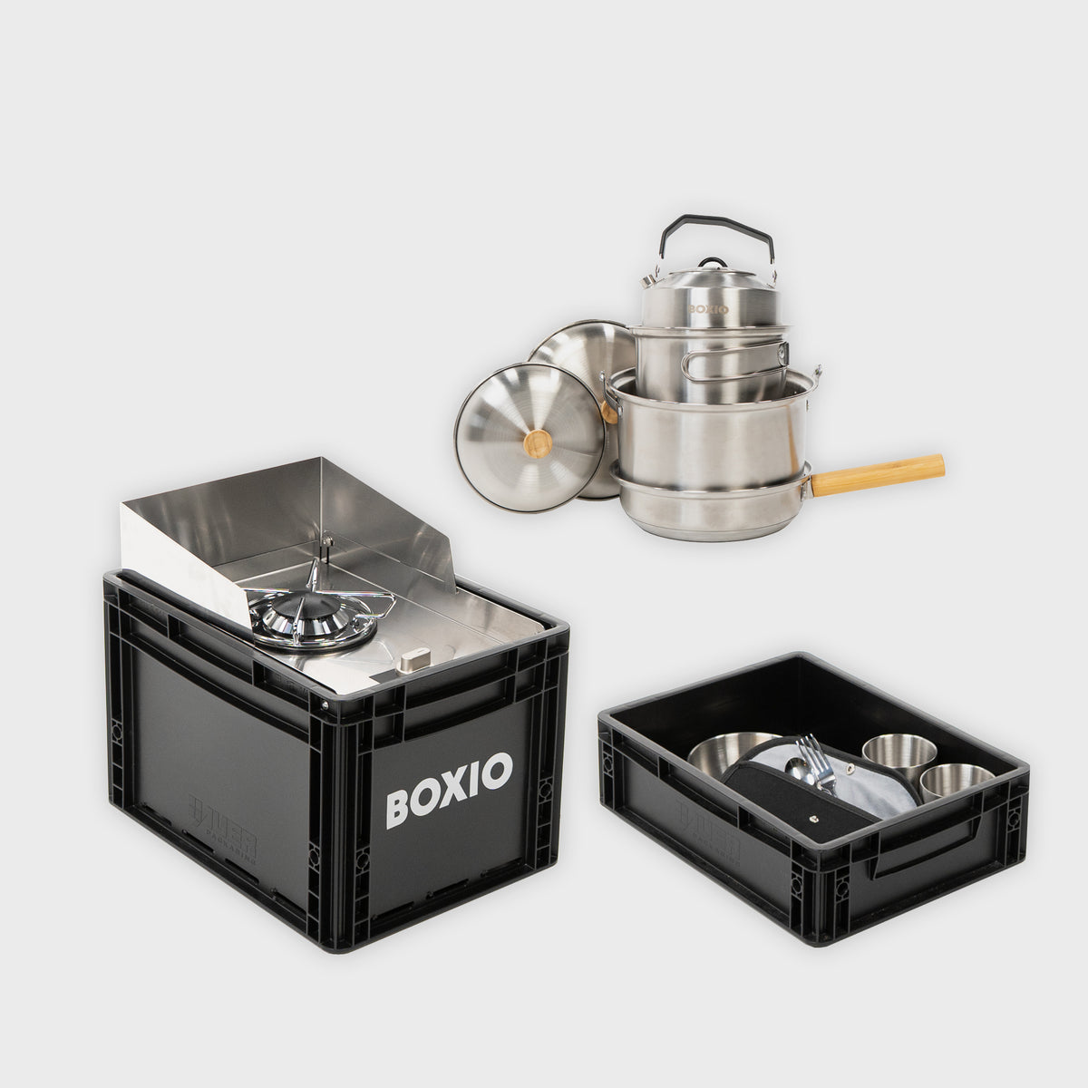 Bild mit drei Produkten, mobiler Gaskocher in Euroboxformat, Topfset und halbe Eurobox mit Geschirr und Besteck 