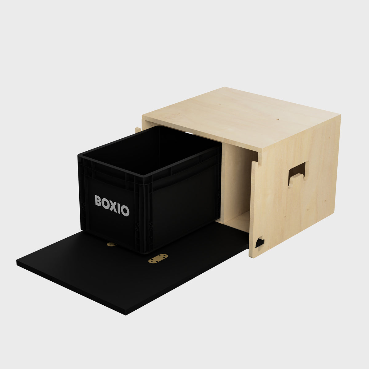 Holzkiste mit schwarzer Boxio-Transportbox, teilweise herausgezogen, auf schwarzem Boden.