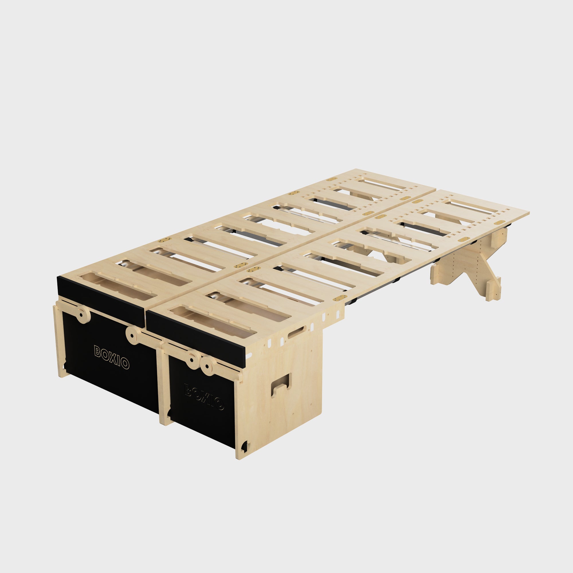 Modularer Holztisch mit herausnehmbaren Elementen und schwarzen Boxen für Stauraum. Ideal für vielseitige Nutzung.