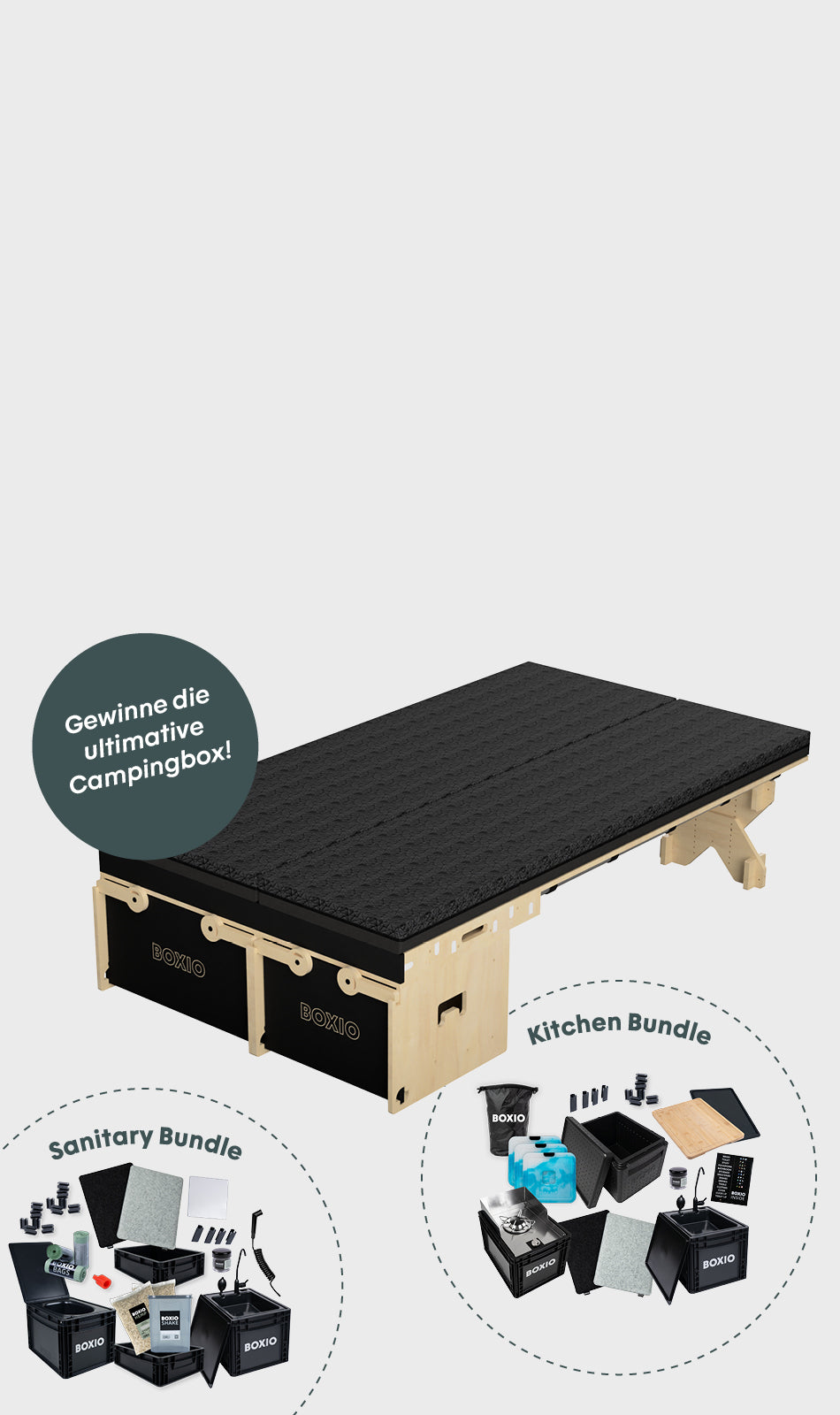 Campingbox mit schwarzem Oberteil, umgeben von Kisten mit Zubehör für Küche und Sanitär, inkl. Gewinnspielhinweis.