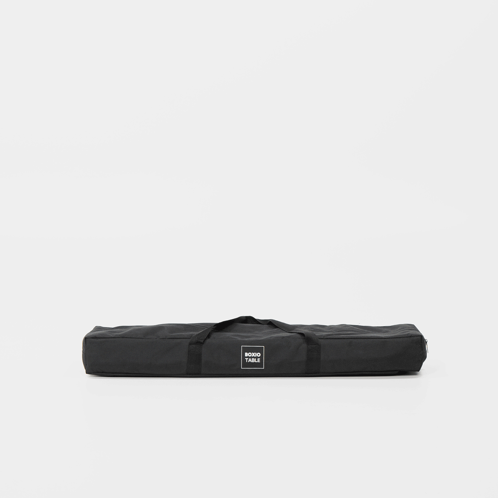 Schwarze Tragetasche für einen Tisch, mit zwei Handgriffen und einem Logo. Ideal für den Transport und die Lagerung.