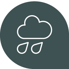 Wolke mit Regentropfen, symbolisiert schlechtes Wetter und Regen.