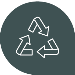 Symbol für Recycling mit drei geschwungenen Pfeilen in einem Kreis.